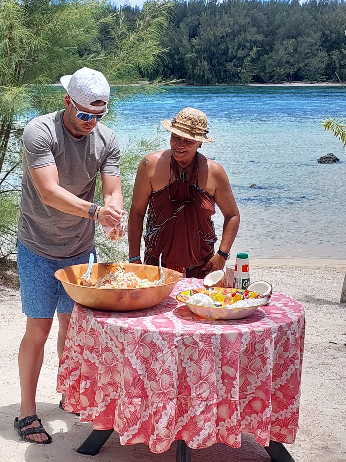 Repas traditionnel au bord de l'eau